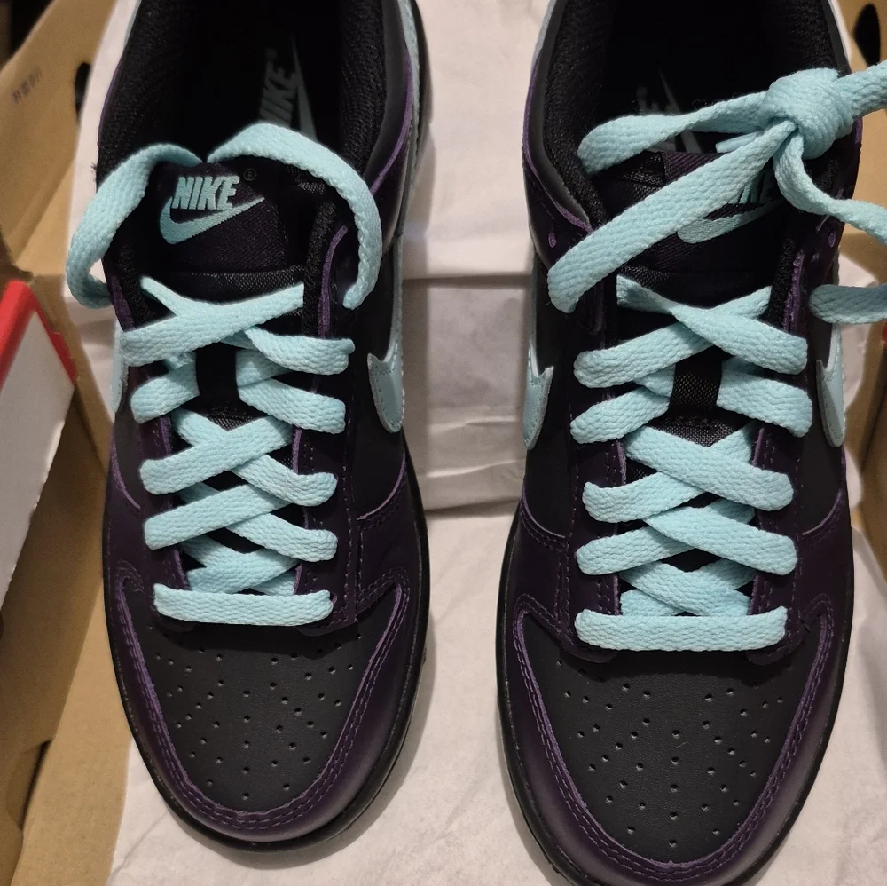 Nike Dunk Low Black and Teal Sneakers Grade School Boy size 5 - Picture 2 of 7